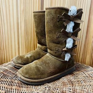 Koolaburra by Uggs brown suede leather with white trim side detail furry boot 4